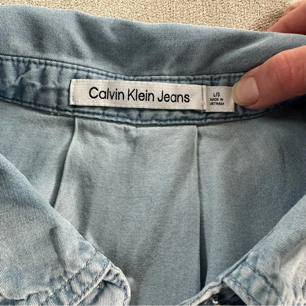 Calvin Klein Cap Sleeve Button Down. Size Large. - Picture 4 of 7